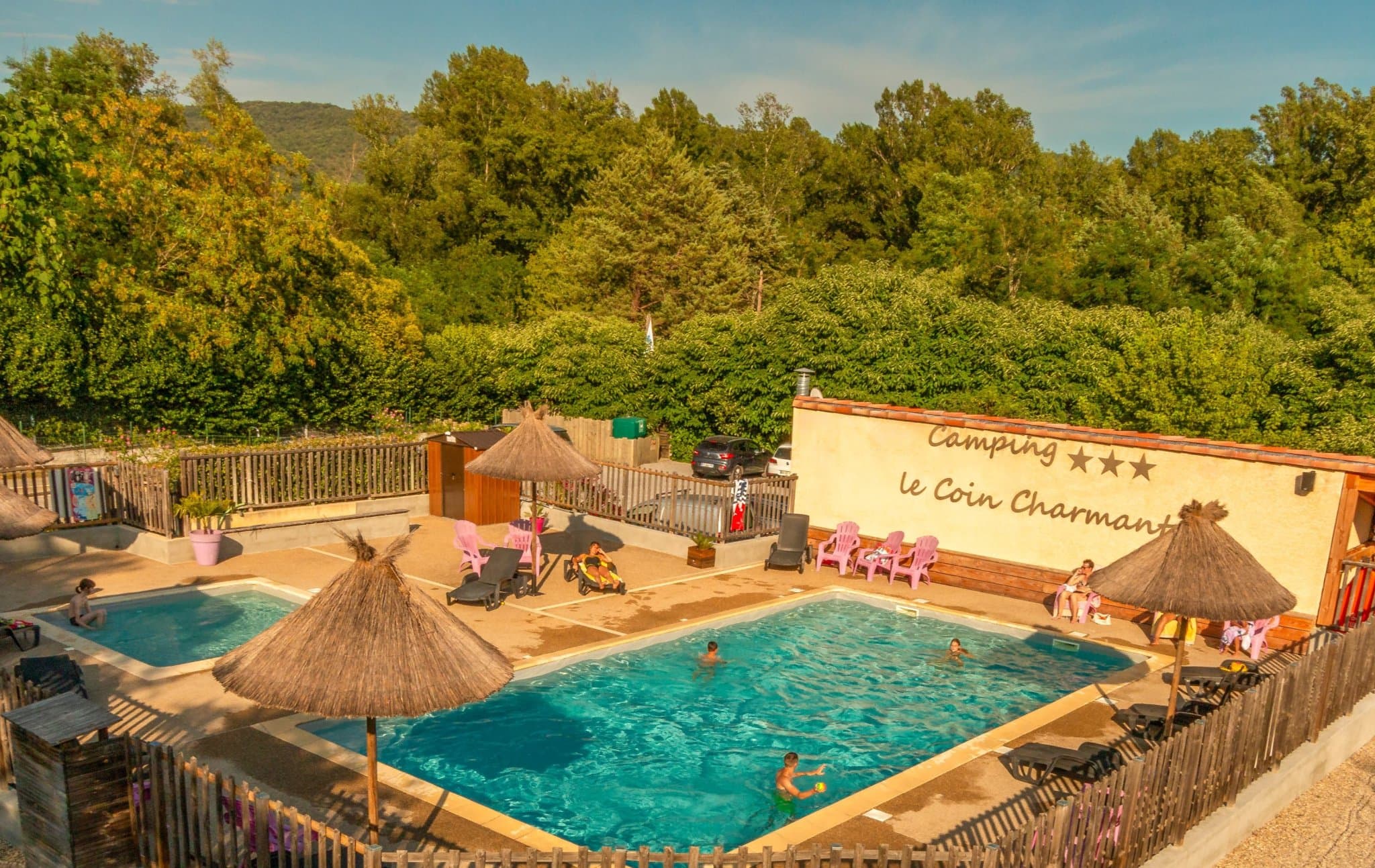 Vanlife en Ardèche : rivière, gorges et simplicité au Camping Le Coin Charmant