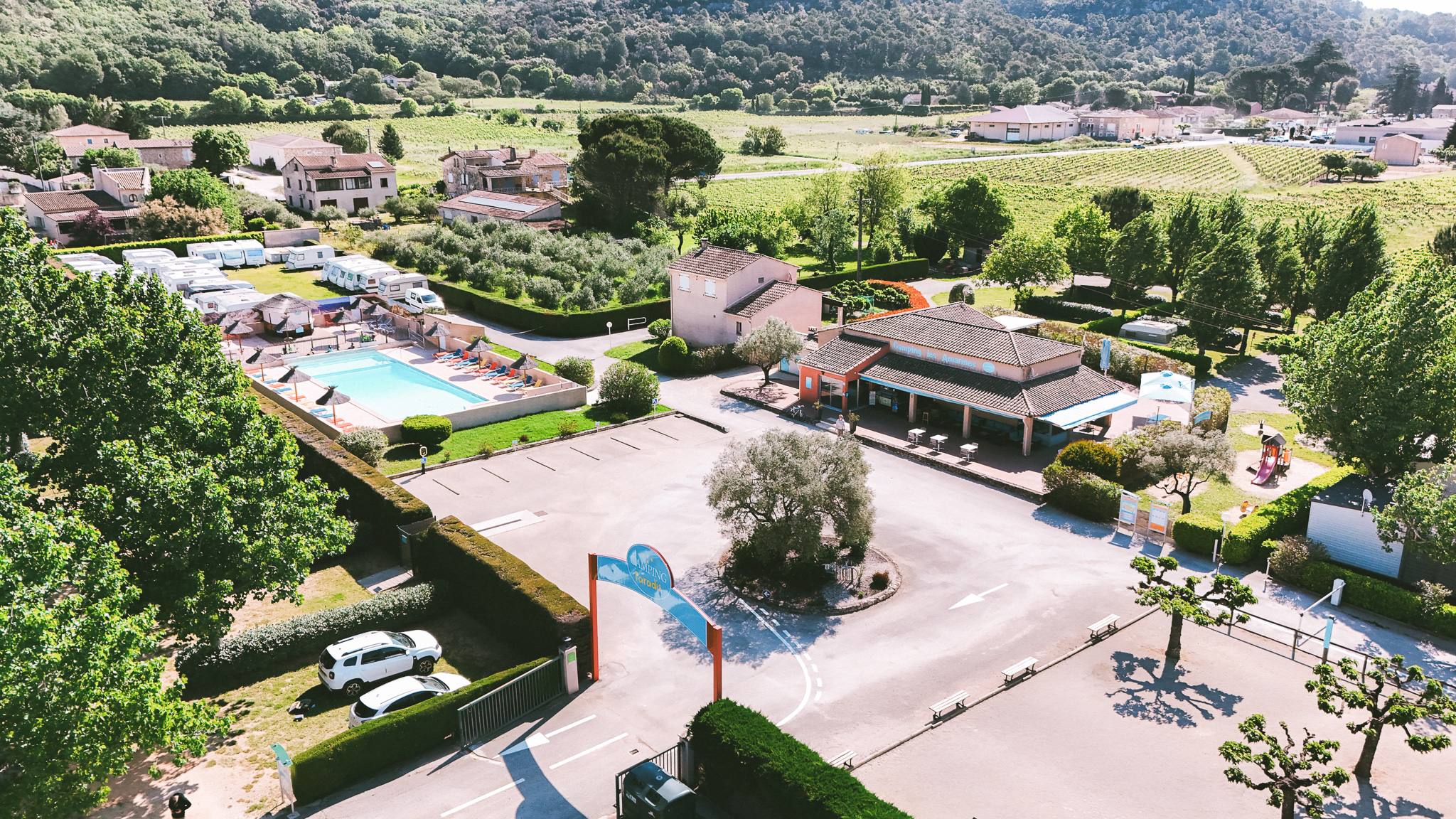Camping Paradis Les Amarines — Camping vanlife à Cornillon, Occitanie