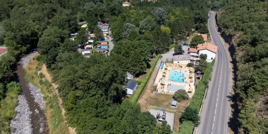 Camping Les Eaux Chaudes — Camping vanlife à Digne-les-Bains, Alpes-de-Haute-Provence