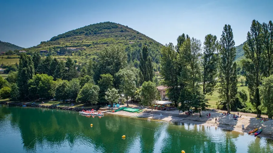 Camping Base Nautique du Tarn — Camping vanlife à Saint-Rome-de-Tarn, Aveyron