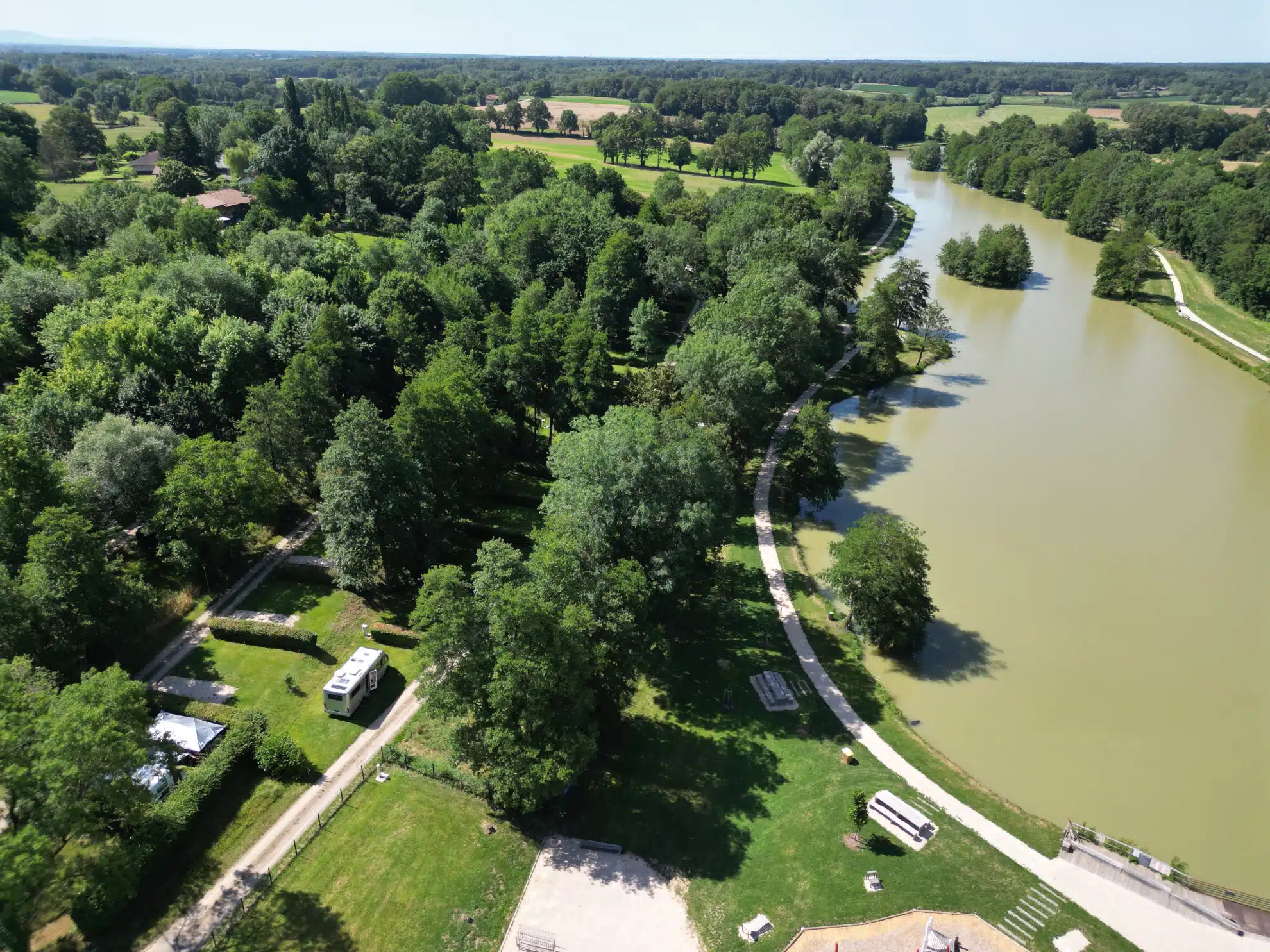Domaine de Mépillat — Camping vanlife à Saint-Nizier-le-Bouchoux, Auvergne-Rhône-Alpes